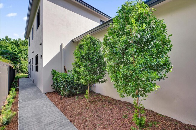 Building Photo - 119 NE 118th St