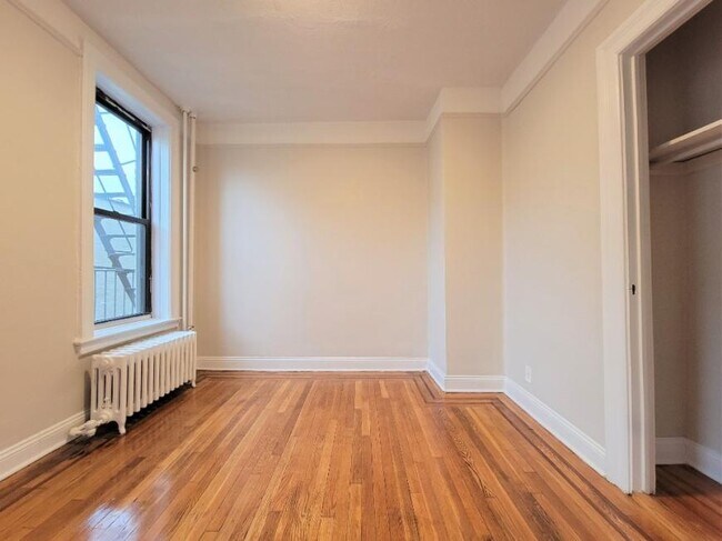 Foto del edificio - 0 bedroom in ASTORIA NY 11106
