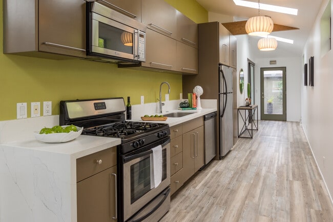 Foto del edificio - 13263 Venice Blvd