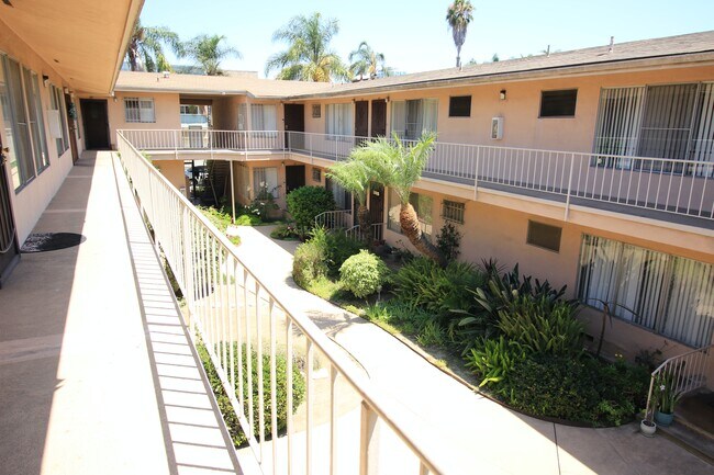 Foto del edificio - 527 Cedar Ave