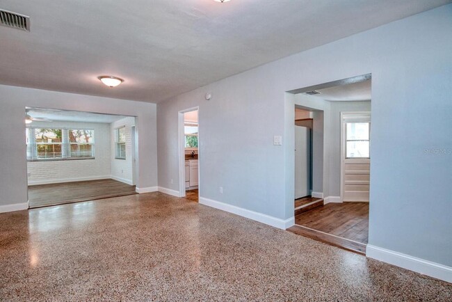 Building Photo - 4104 W Lawn Ave