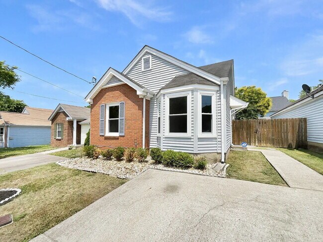 Foto del edificio - 3 bedroom 2 bathroom East Nashville!