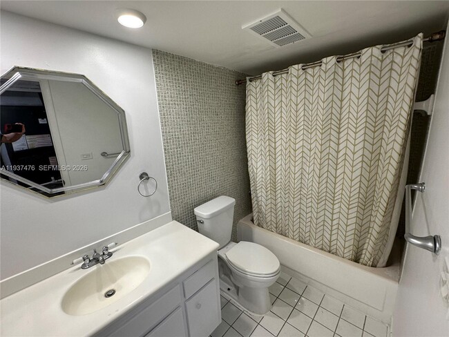 Building Photo - 5401 SW 77th Ct