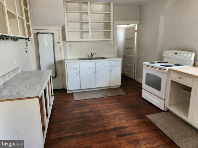 Building Photo - 320 Biser St