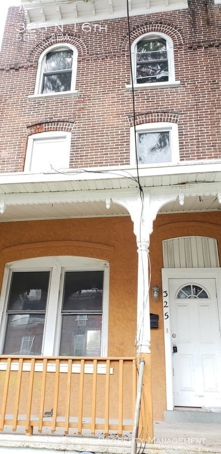 Building Photo - 5 Bedroom House located in Allentown