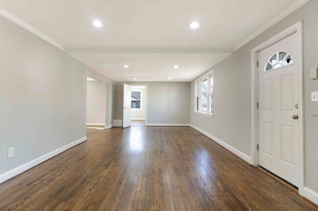 Building Photo - 227 Frederick Ave