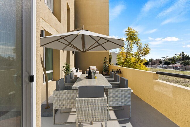 Foto del edificio - 16550 Vanowen St