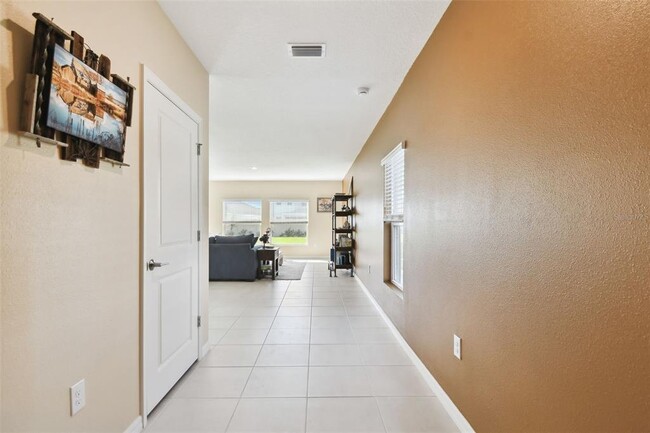 Foto del edificio - 5819 Laurelcrest Gln