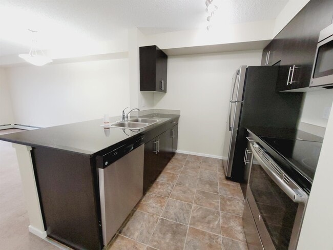 Building Photo - 25 Element Dr N