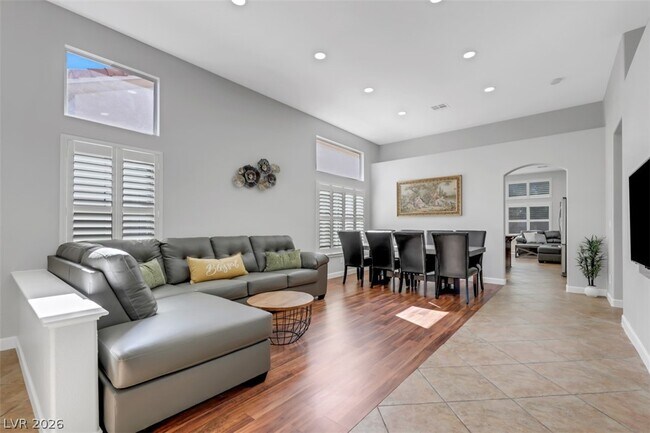 Foto del edificio - 7855 Windward Rd