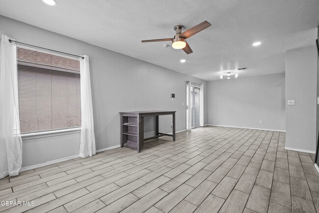 Building Photo - 12732 Roberto Nunez Ln