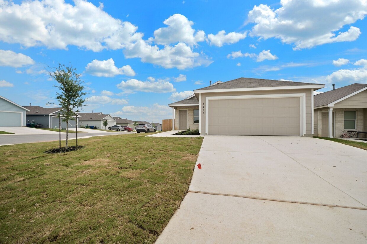 Primary Photo - 1402 Azul Way