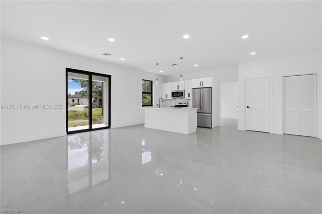 Foto del edificio - 3304 67th St W