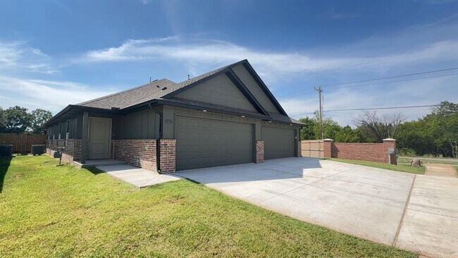 Foto del edificio - 11517 University Dr