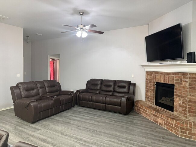 Foto del edificio - 1815 Masquerade Blvd