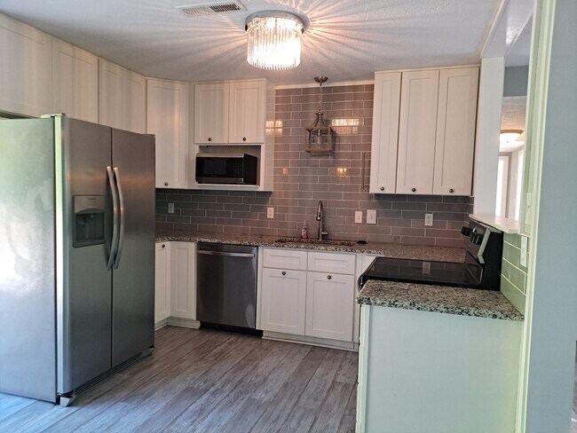 Building Photo - 6101 Cougar Dr