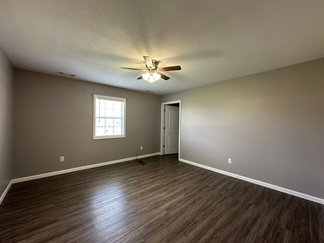 Building Photo - 3 bedroom, 2 bath home for lease is Lincol...