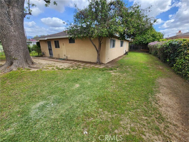 Building Photo - 10522 Olive St