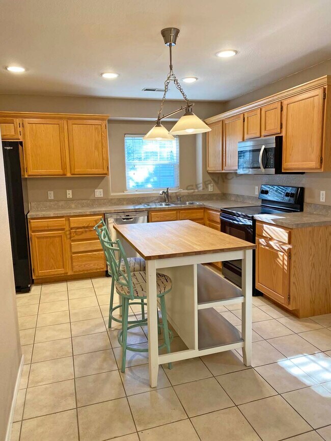 Building Photo - 1530 Legend Trail Dr