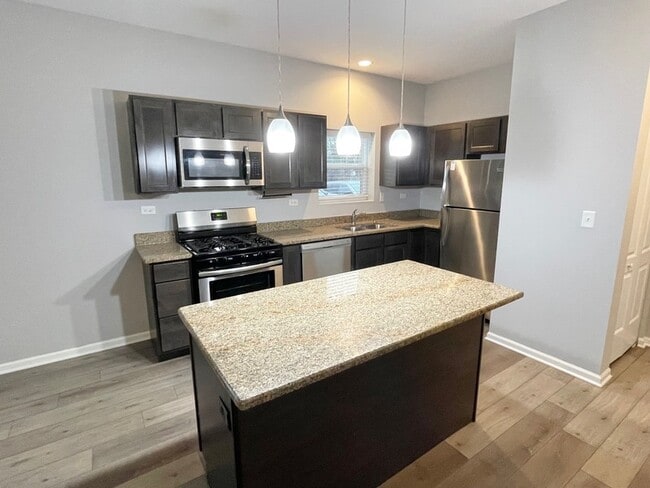 Building Photo - 809 E Main St