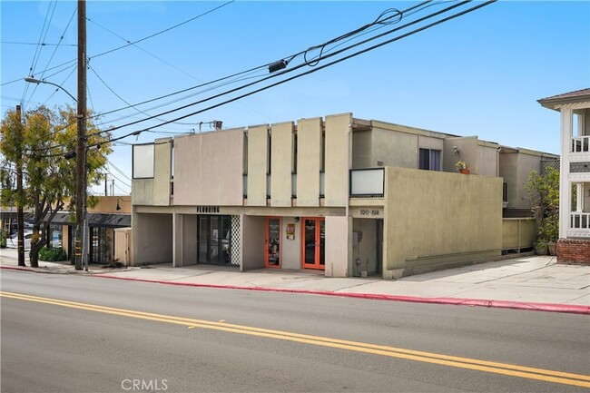 Building Photo - 326 Thalia St