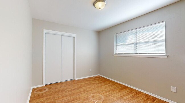 Foto del edificio - 6121 Whitman Ave