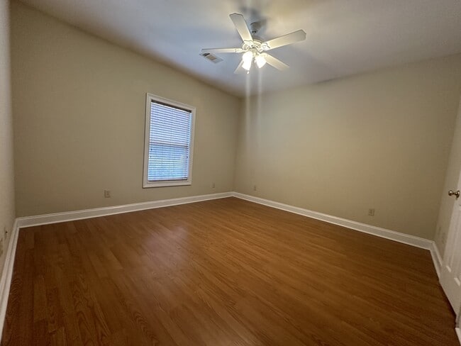 Building Photo - 353 E Longleaf Dr