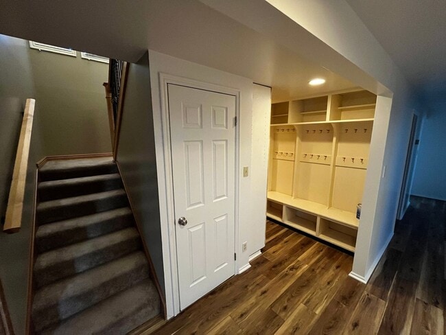 Building Photo - First Month 1/2 Off - 5 Bedroom/4 Bathroom...