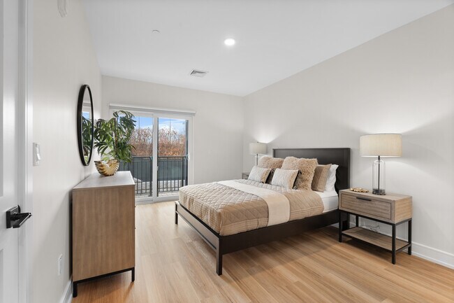 Building Photo - 5545 Park Ave