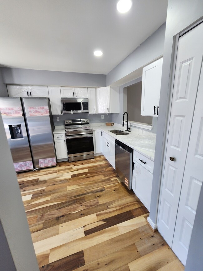 Building Photo - 14826 London Ln