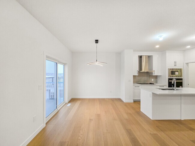 Building Photo - 963 Corner Meadows Way NE