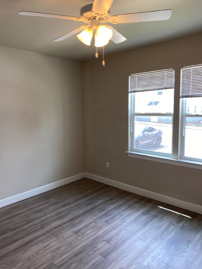 Foto del edificio - Now Leasing! Spacious 6-Bedroom, 6.5-Bathroom student house just minutes from campus. Only $725/m...