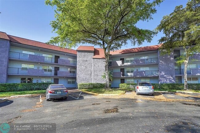 Building Photo - 8450 Lagos De Campo Blvd