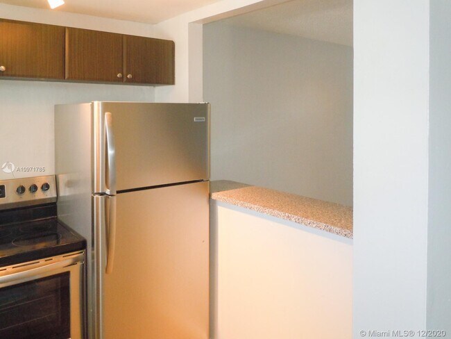 Building Photo - 5841 SW 36th Ct