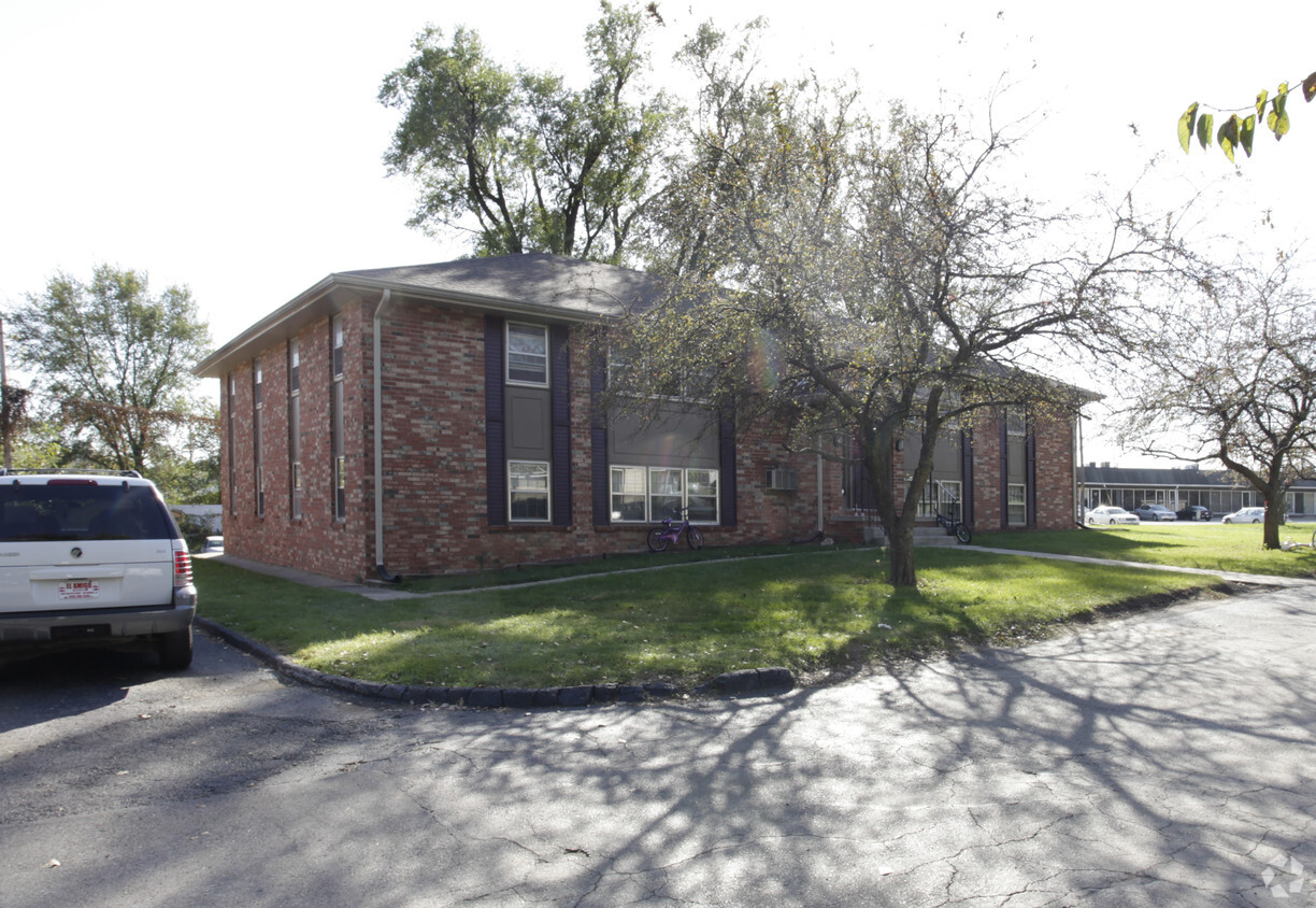Building Photo - Crestwood