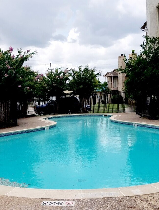 Foto del edificio - 10101 S Gessner Rd
