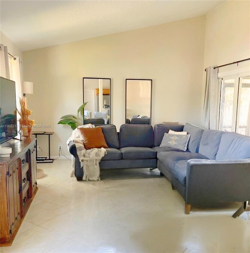 Foto principal - 15916 E Wind Cir