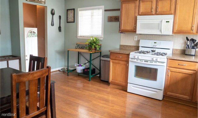 Building Photo - 3 br, 1 bath House - 3413 Applewood Ave