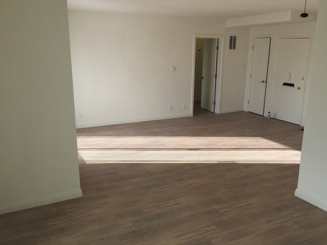 Front door and living room - 6137 Alcott St