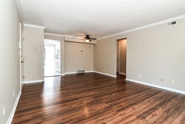 Foto del edificio - 1944 Tall Oaks Dr