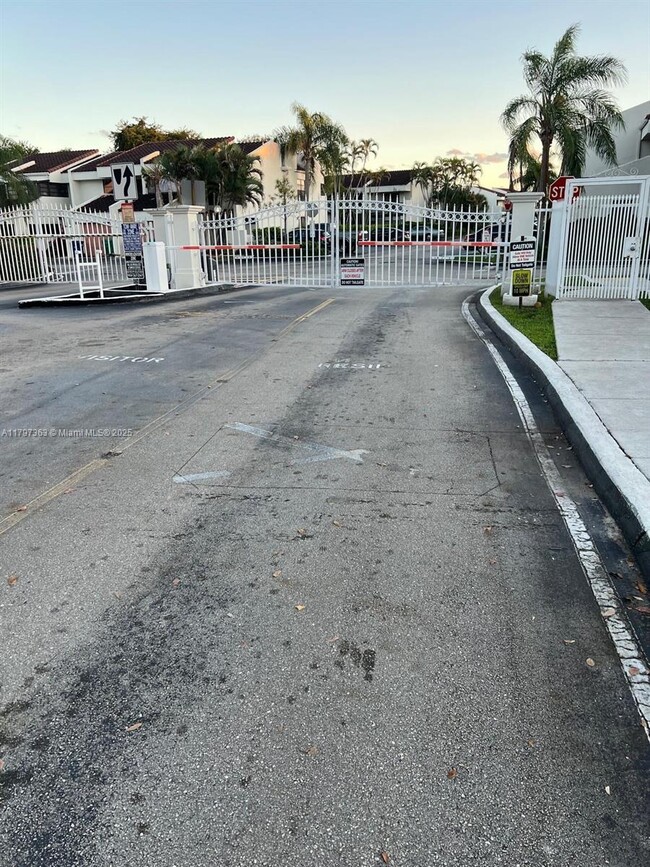 Foto del edificio - 6695 Racquet Club Dr