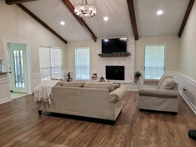 Foto del edificio - 504 Brookhollow Dr