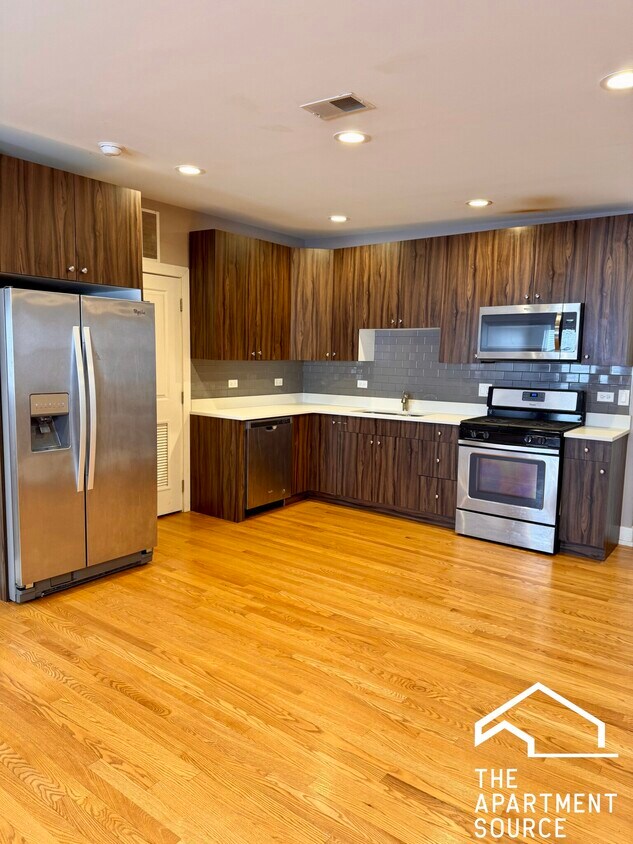 Foto principal - 3433 S Indiana Ave