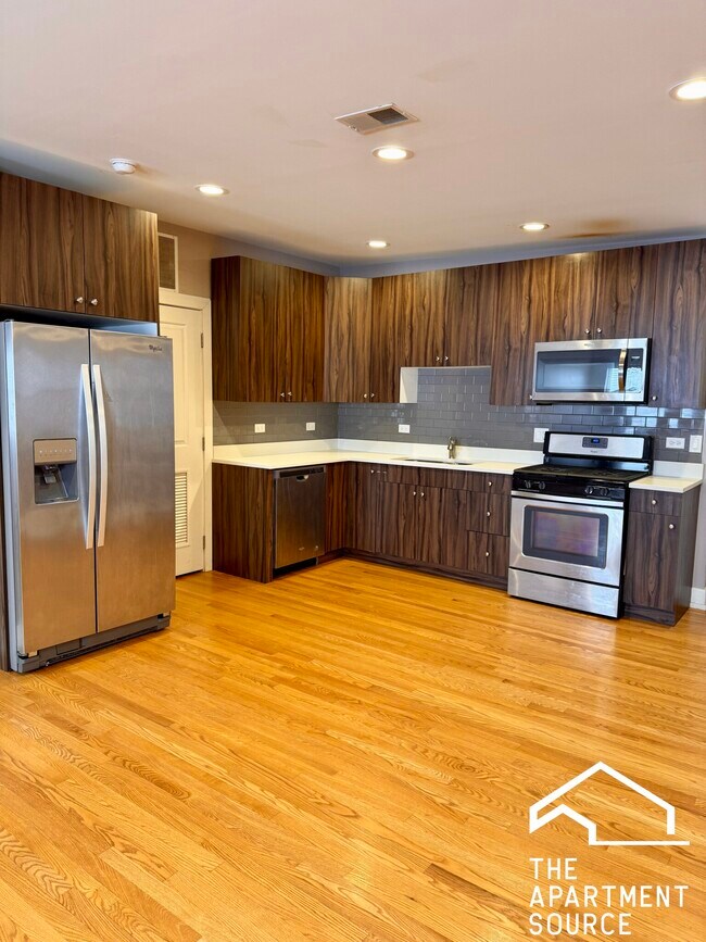 Building Photo - 3433 S Indiana Ave