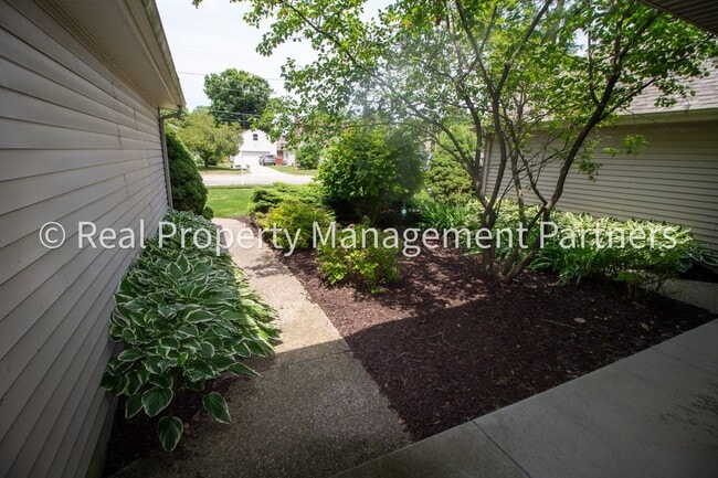 Building Photo - Spacious 3BR Townhome in Lowell | Nature Views & Maintenance-Free Living