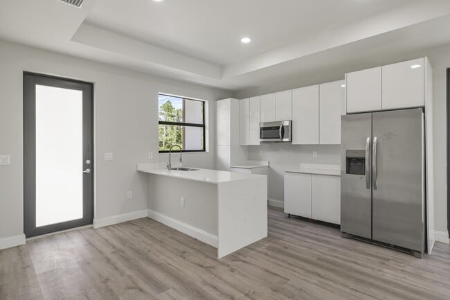 Foto del edificio - 934 Binkley St E