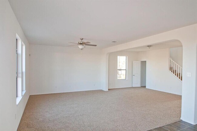 Foto del edificio - 317 Springbrook Rd