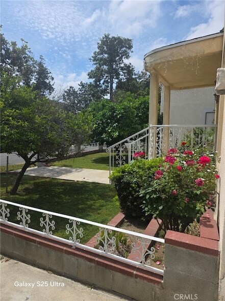 Foto del edificio - 521 E Valencia Ave