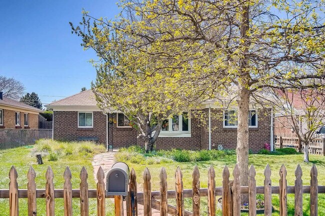 Foto del edificio - 2933 Ivanhoe St