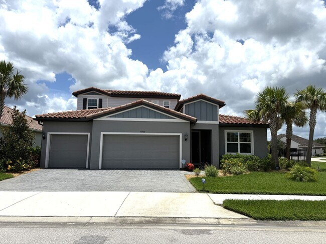 Foto del edificio - 5 Bedroom 4 Bath W/Office & 3-Car Garage (...
